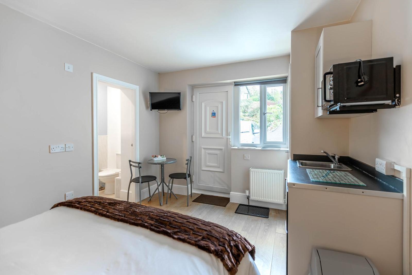 Roger Ground Guest House - With Onsite Car Parking Windermere Zewnętrze zdjęcie