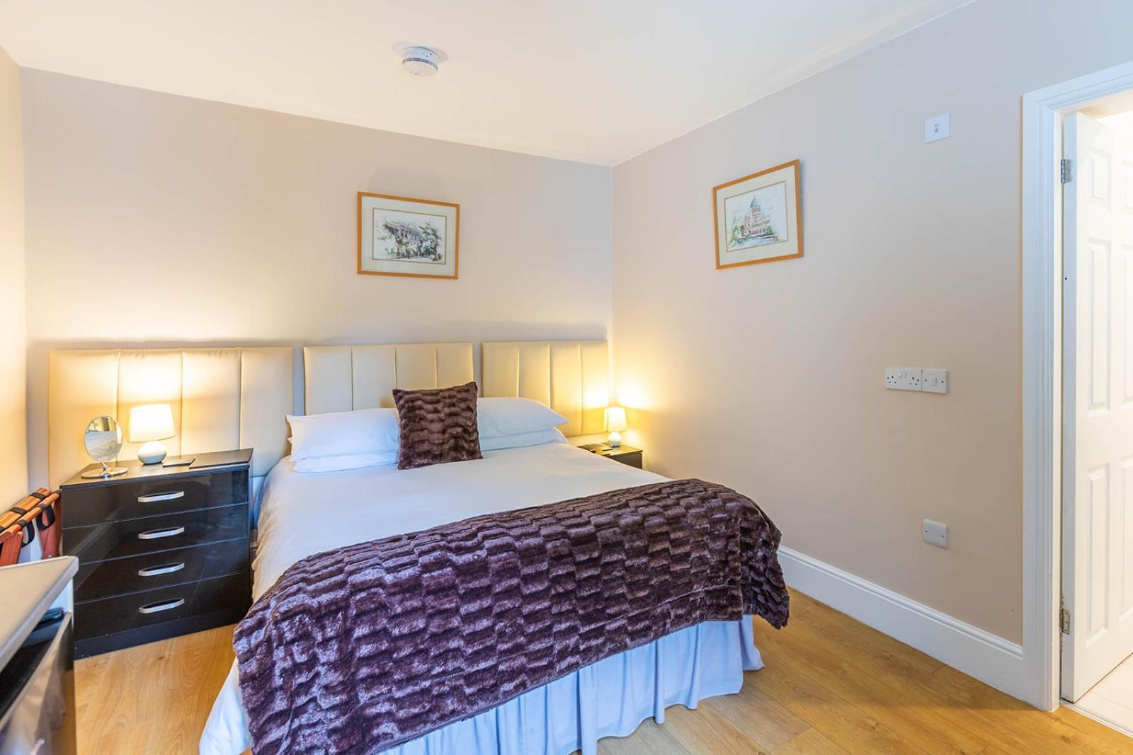Roger Ground Guest House - With Onsite Car Parking Windermere Zewnętrze zdjęcie