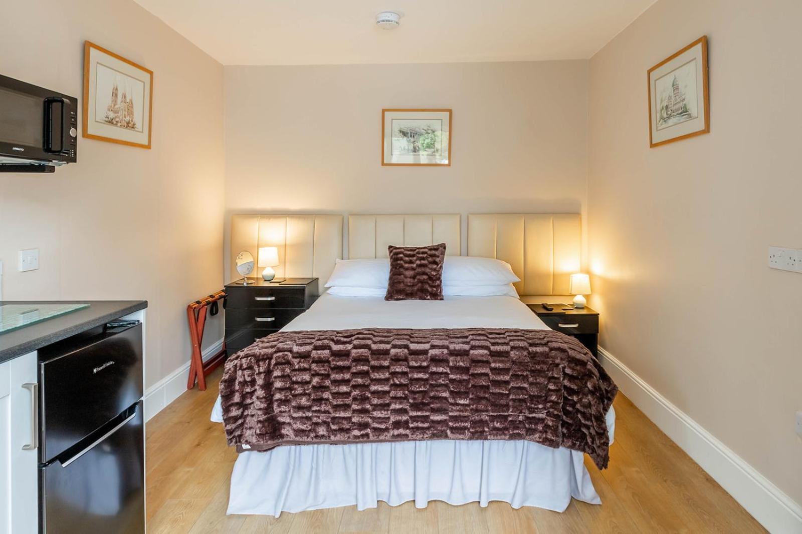 Roger Ground Guest House - With Onsite Car Parking Windermere Zewnętrze zdjęcie