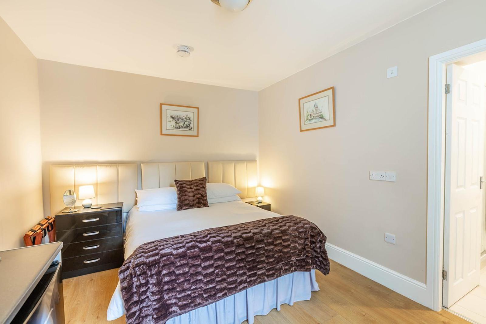 Roger Ground Guest House - With Onsite Car Parking Windermere Zewnętrze zdjęcie