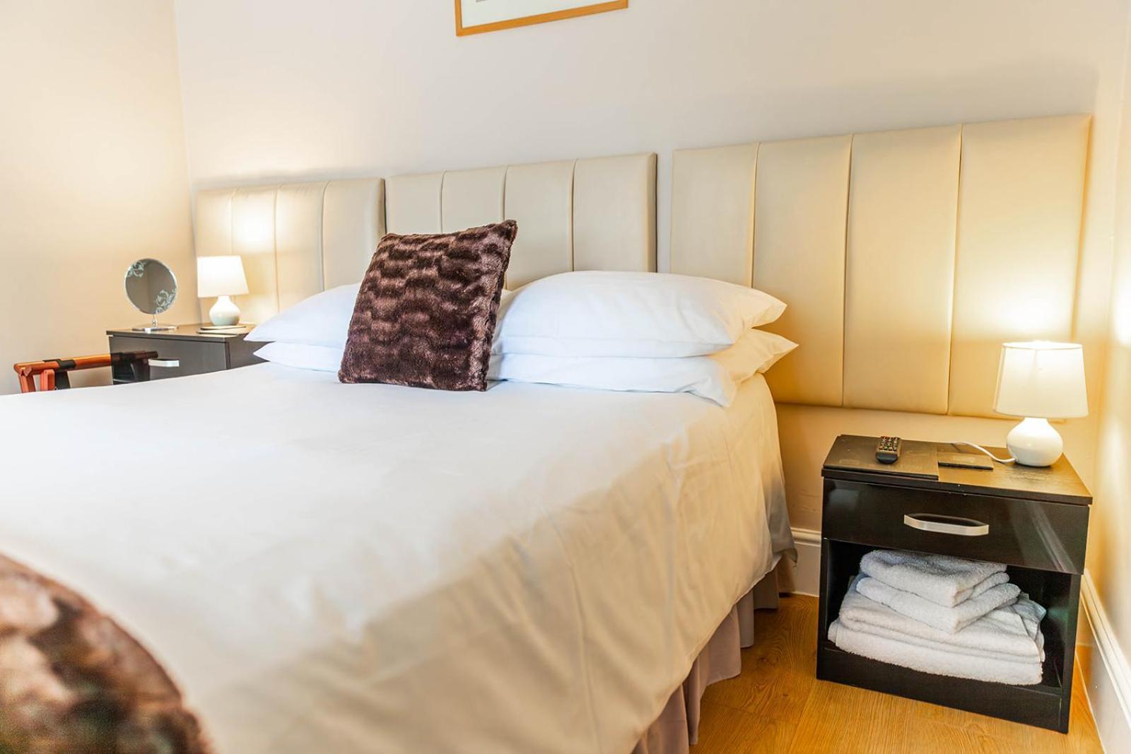 Roger Ground Guest House - With Onsite Car Parking Windermere Zewnętrze zdjęcie
