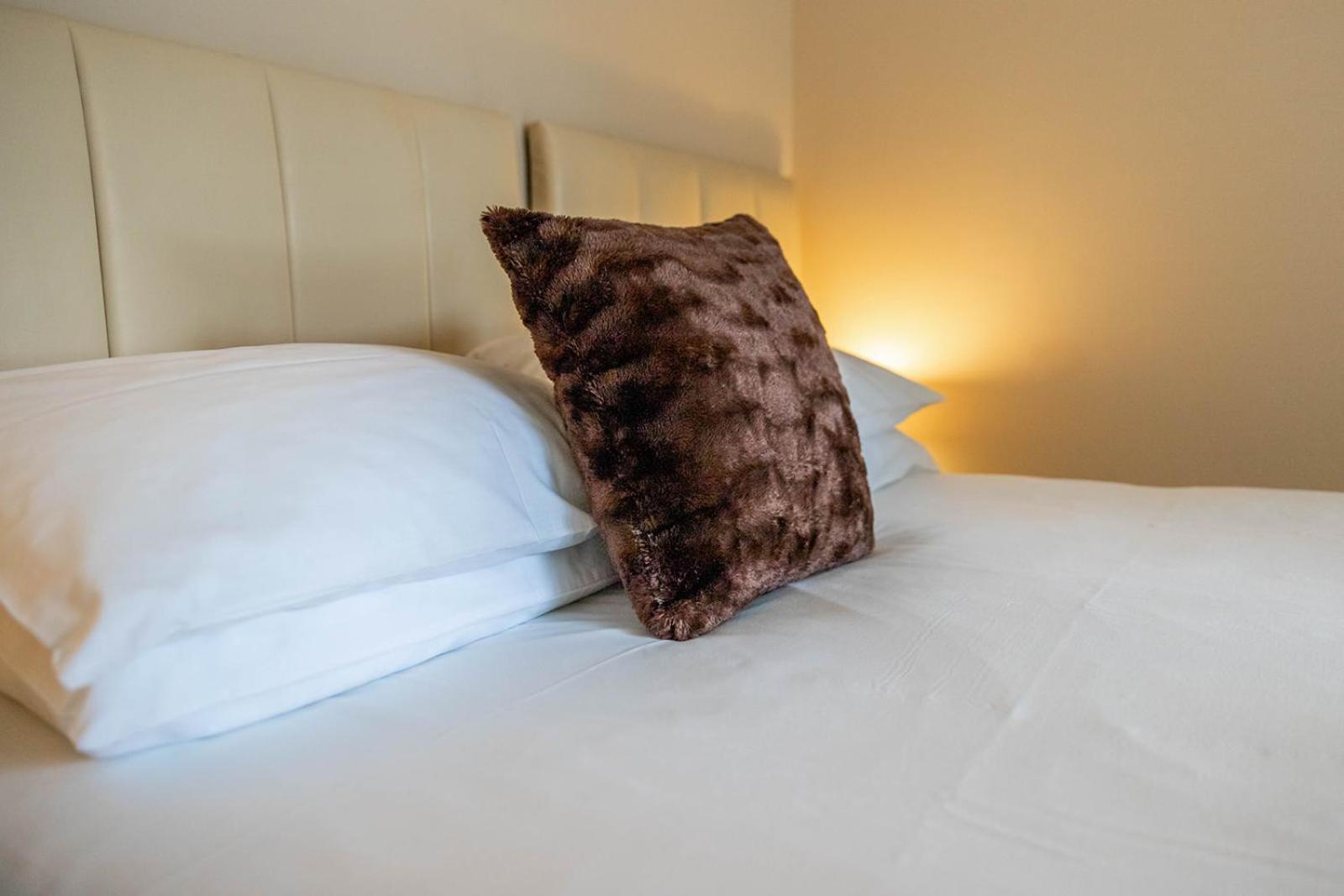 Roger Ground Guest House - With Onsite Car Parking Windermere Zewnętrze zdjęcie