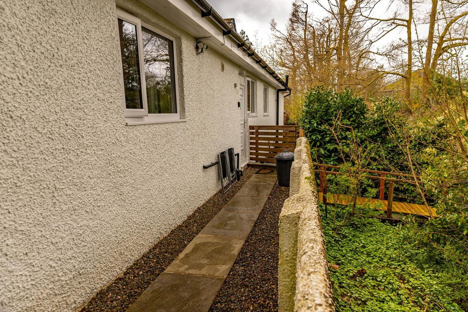 Roger Ground Guest House - With Onsite Car Parking Windermere Zewnętrze zdjęcie