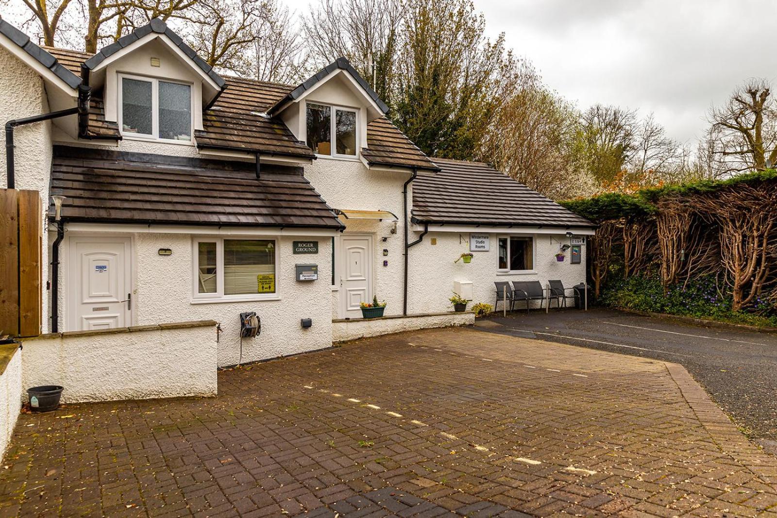 Roger Ground Guest House - With Onsite Car Parking Windermere Zewnętrze zdjęcie