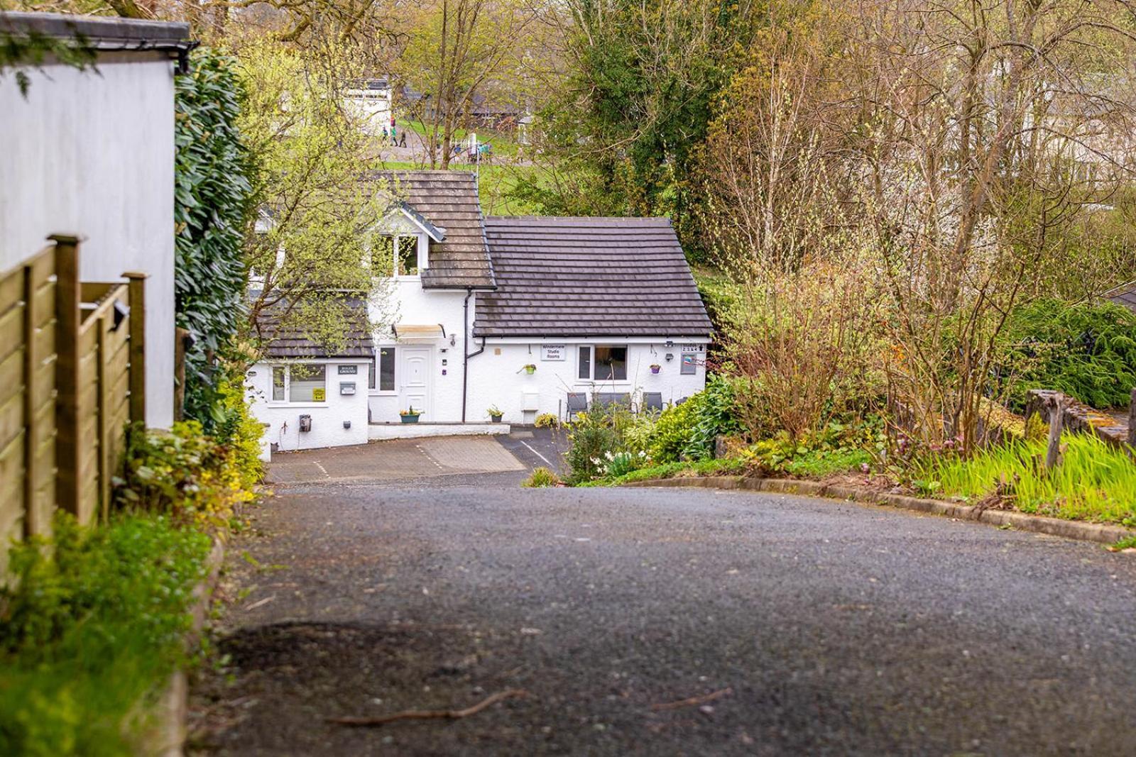 Roger Ground Guest House - With Onsite Car Parking Windermere Zewnętrze zdjęcie