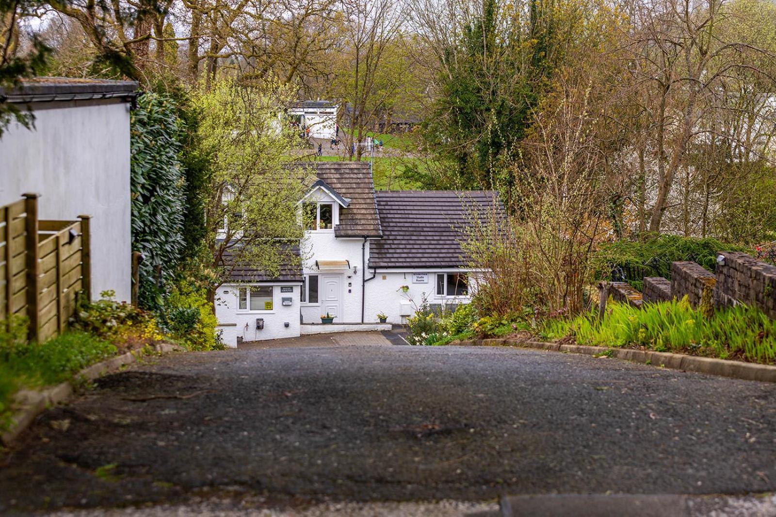 Roger Ground Guest House - With Onsite Car Parking Windermere Zewnętrze zdjęcie
