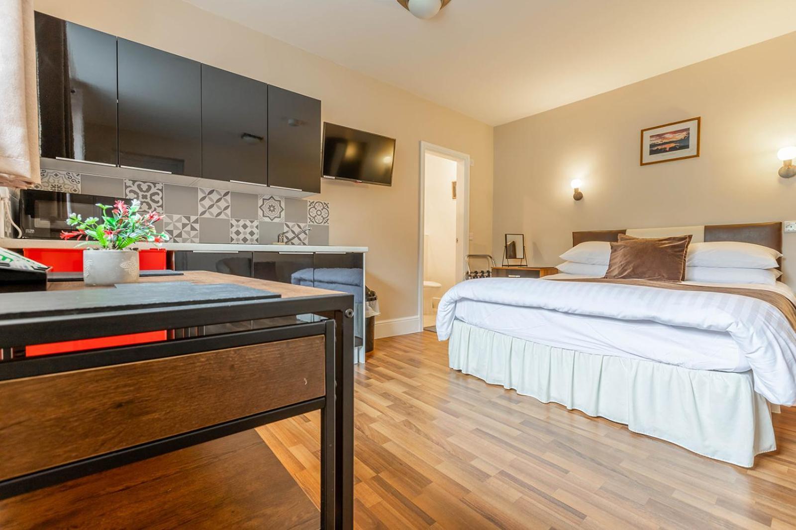 Roger Ground Guest House - With Onsite Car Parking Windermere Zewnętrze zdjęcie
