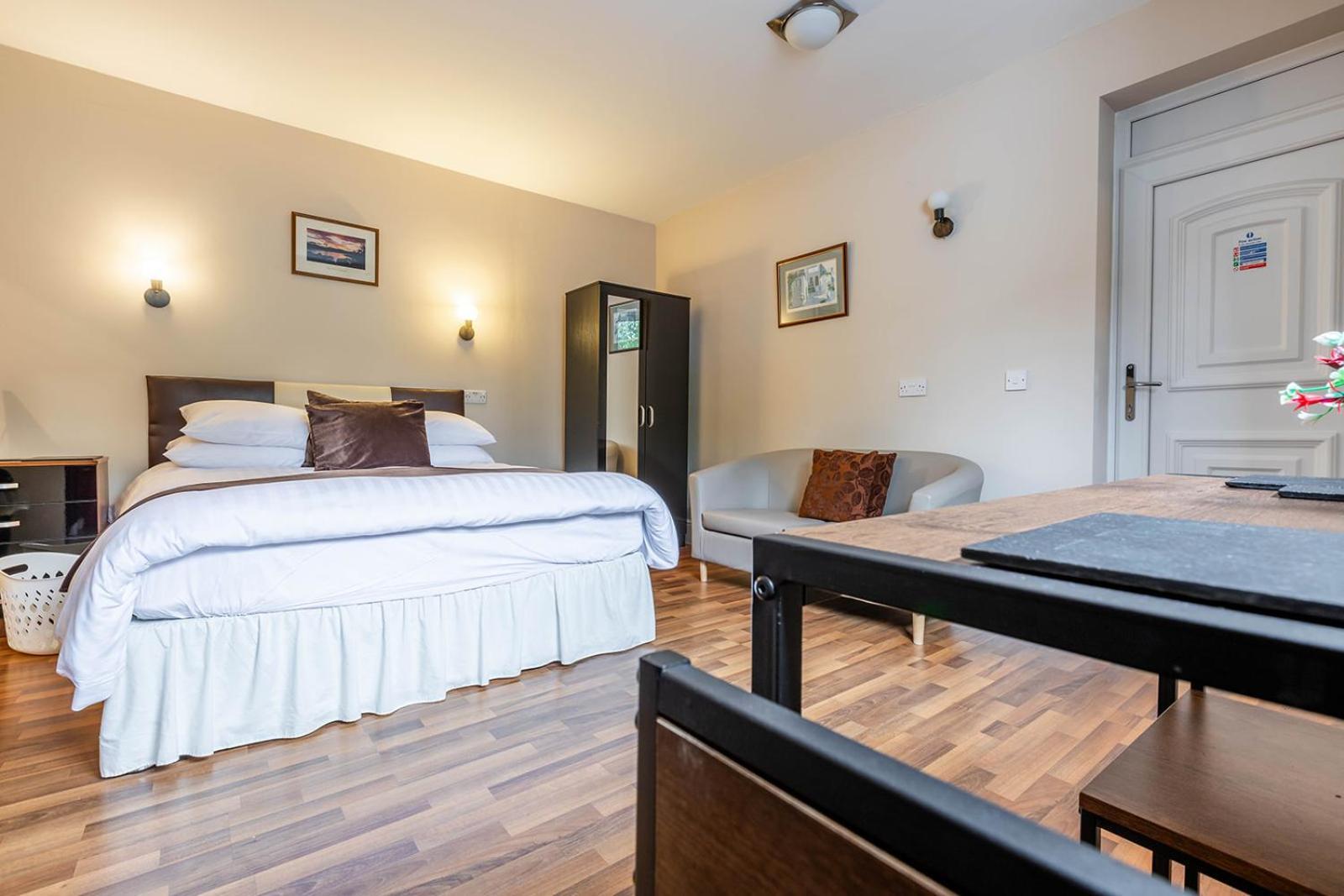 Roger Ground Guest House - With Onsite Car Parking Windermere Zewnętrze zdjęcie