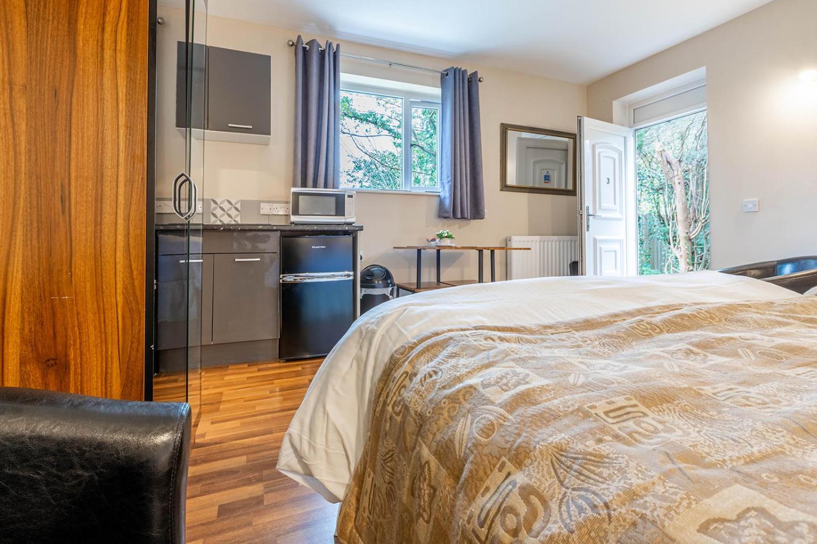 Roger Ground Guest House - With Onsite Car Parking Windermere Zewnętrze zdjęcie