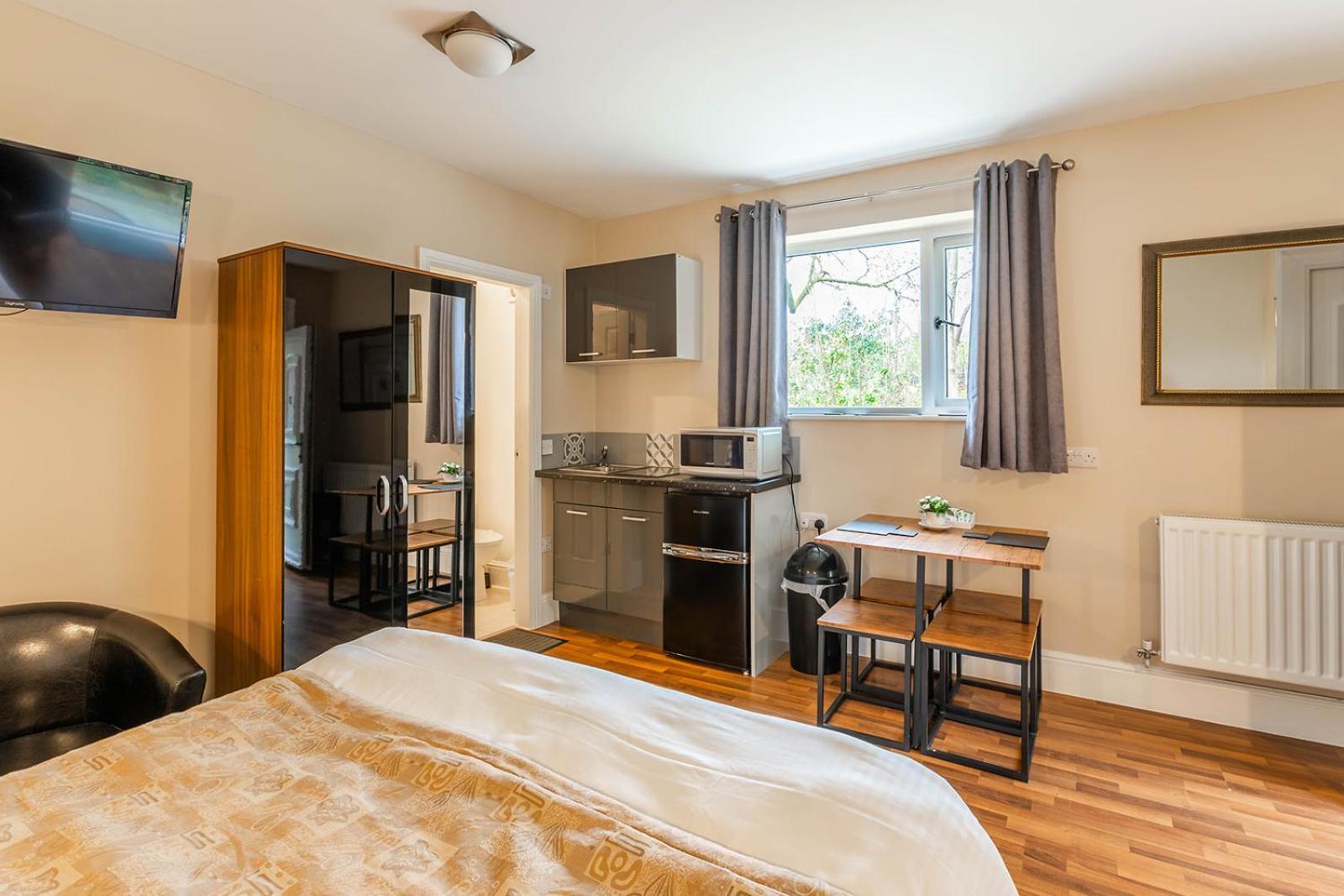 Roger Ground Guest House - With Onsite Car Parking Windermere Zewnętrze zdjęcie