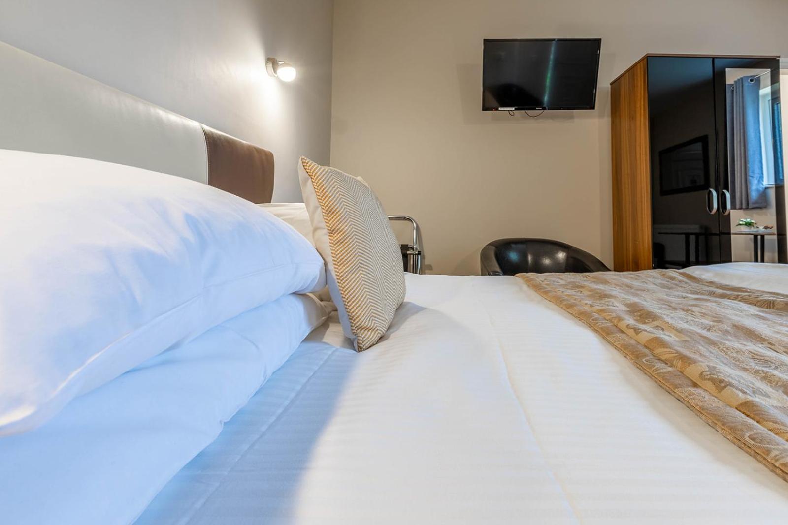 Roger Ground Guest House - With Onsite Car Parking Windermere Zewnętrze zdjęcie